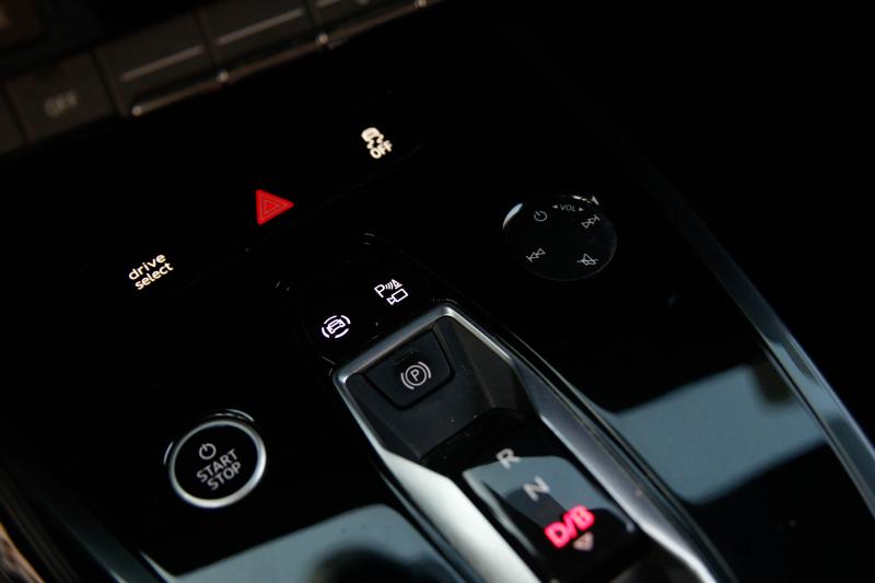 Audi - Q4 - pic33