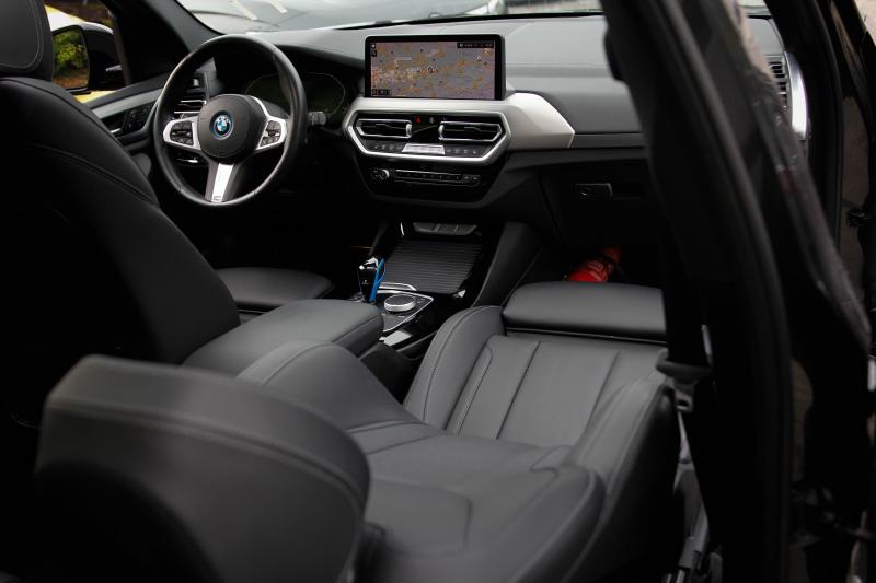 BMW - IX3 - pic13