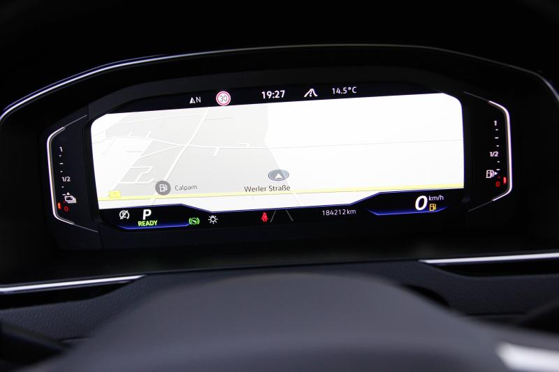 Volkswagen - Passat - pic31