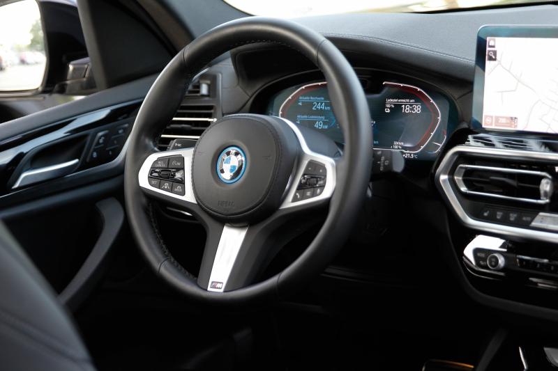 BMW - IX3 - pic15