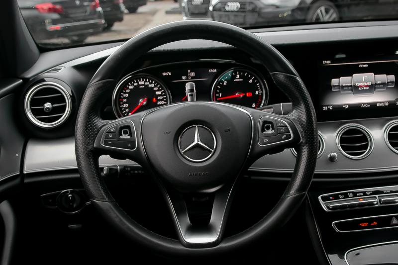 Mercedes - E200 - pic24