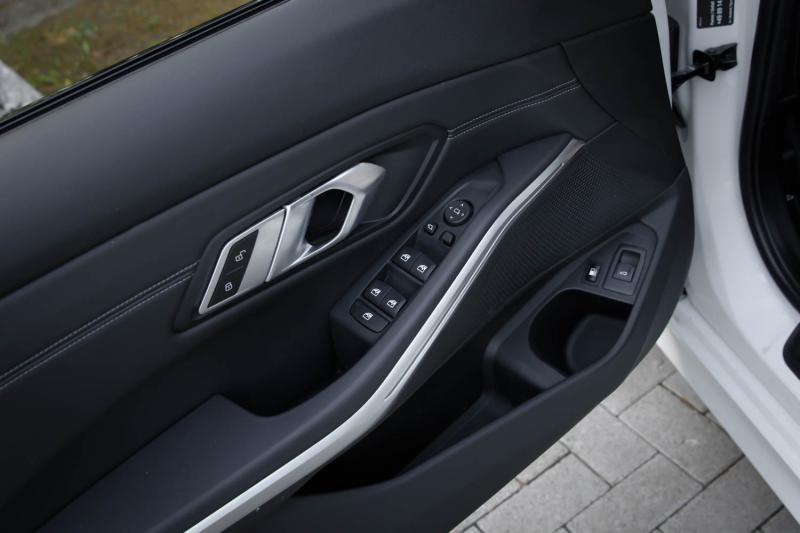 BMW - 330 - pic37