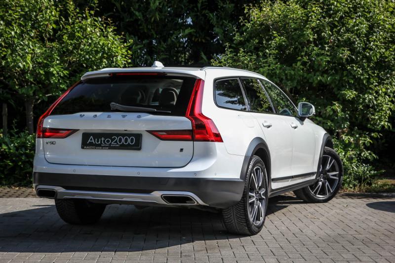 Volvo - V90 Cross Country - pic8