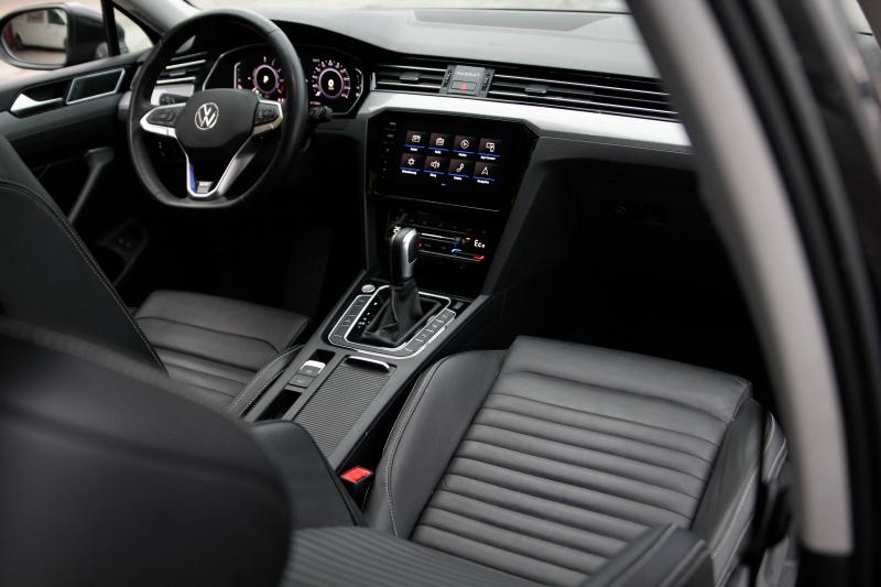 Volkswagen - Passat - pic8