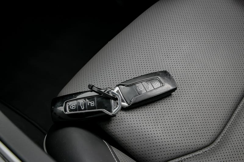 Volkswagen - Touareg - pic8