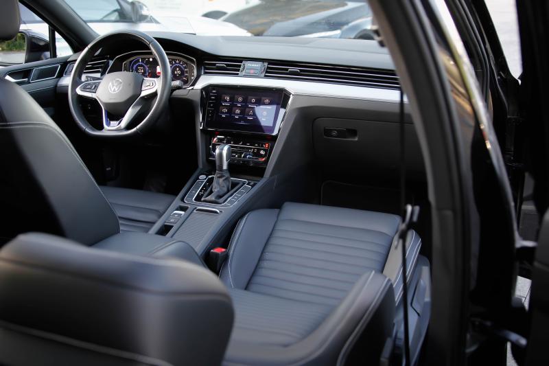 Volkswagen - Passat - pic8