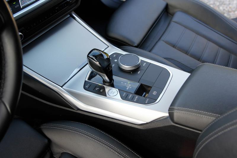 BMW - 330e - pic16