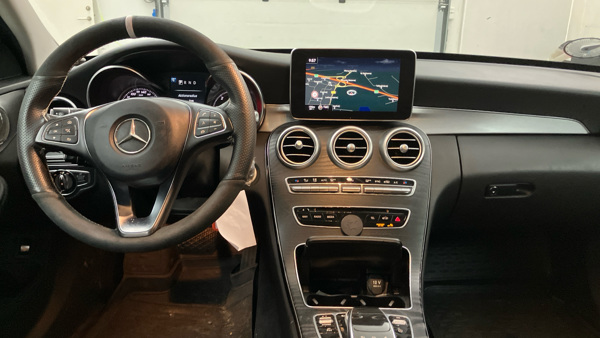 Mercedes - C220 - pic3