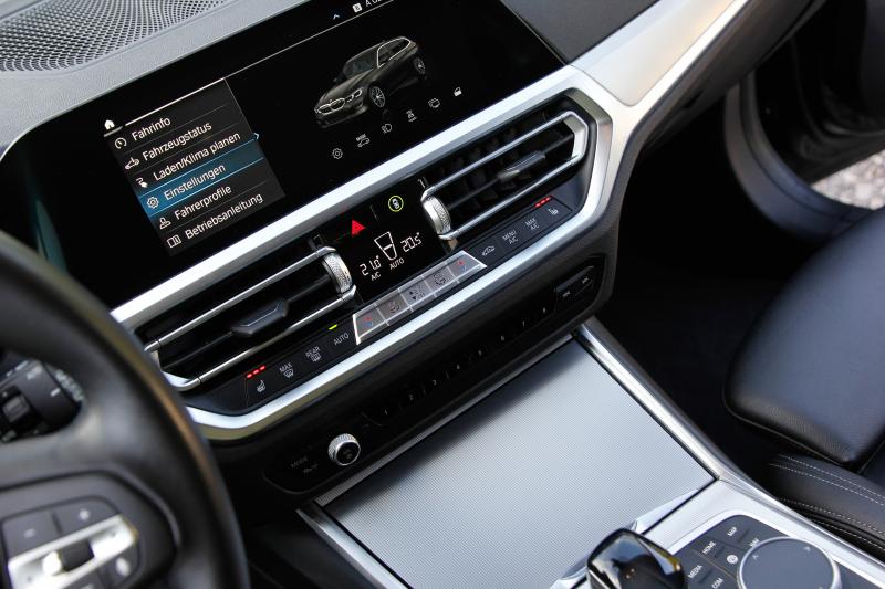 BMW - 330e - pic38