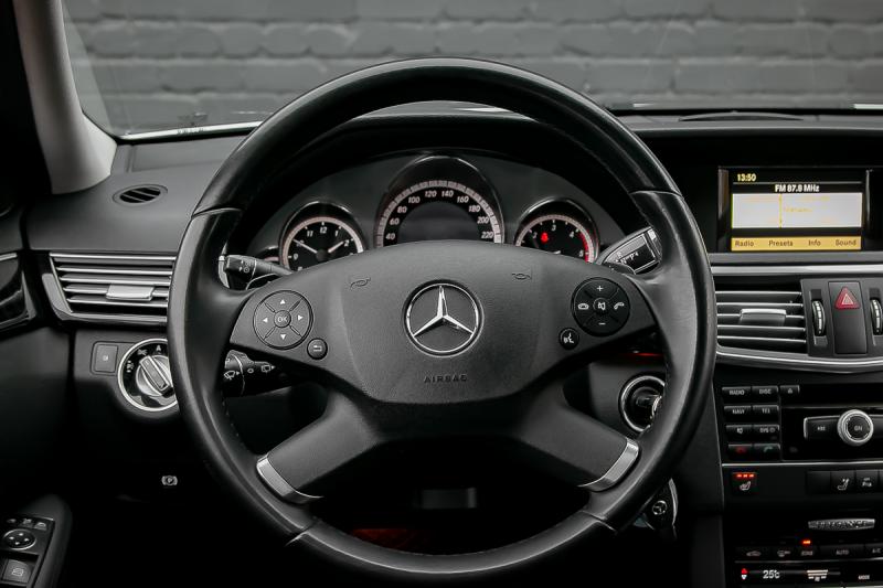 Mercedes - E300 - pic12