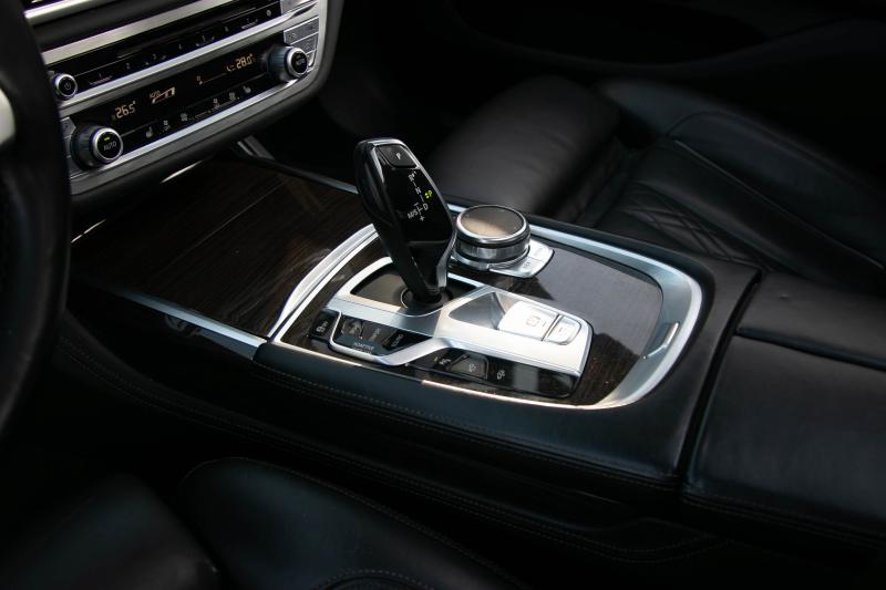 BMW - 740 - pic19