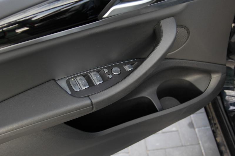 BMW - IX3 - pic29