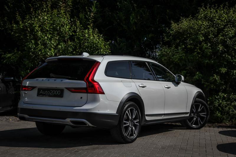 Volvo - V90 Cross Country - pic5