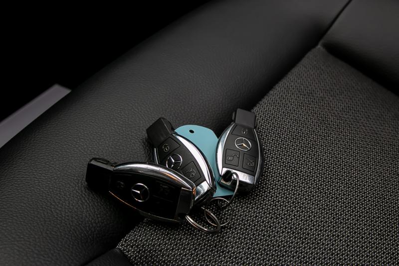 Mercedes - E300 - pic25