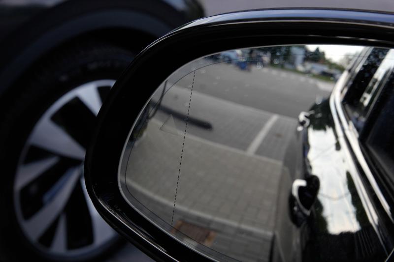 BMW - IX3 - pic26