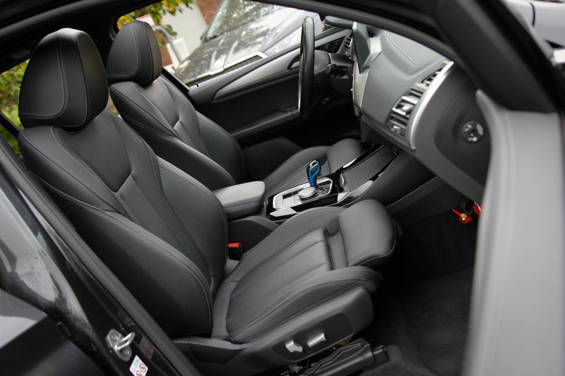 BMW - IX3 - pic11
