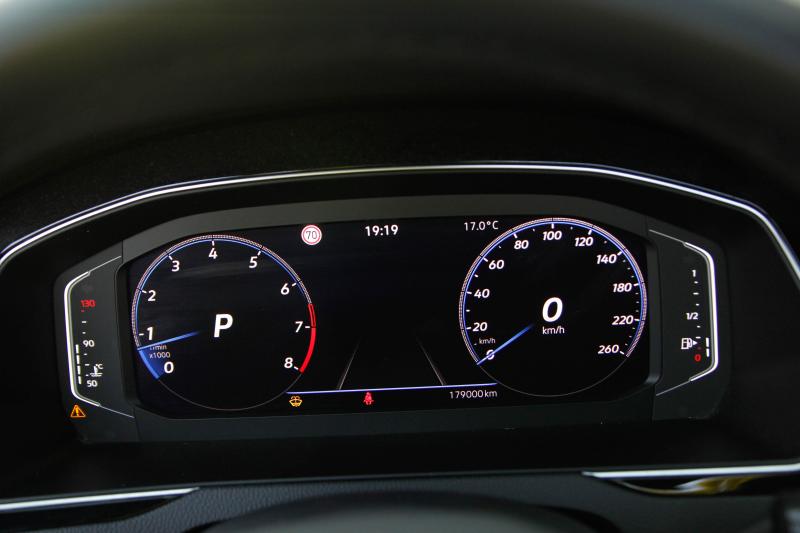 Volkswagen - Passat - pic7