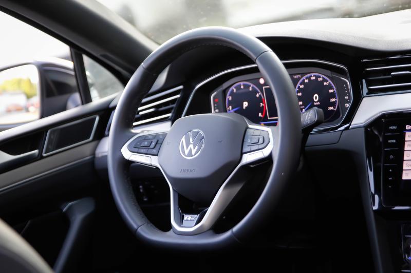 Volkswagen - Passat - pic46