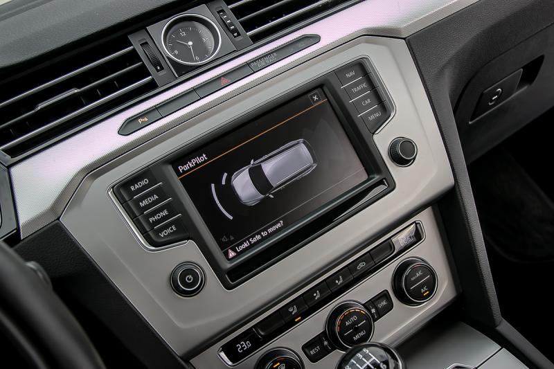 Volkswagen - Passat - pic24