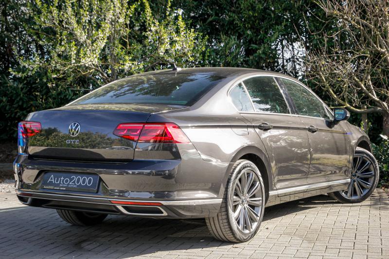 Volkswagen - Passat - pic11