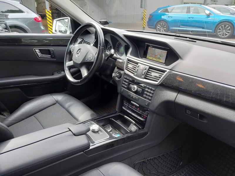 Mercedes - E300 - pic5