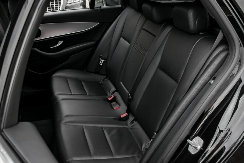 Mercedes - E200 - pic15