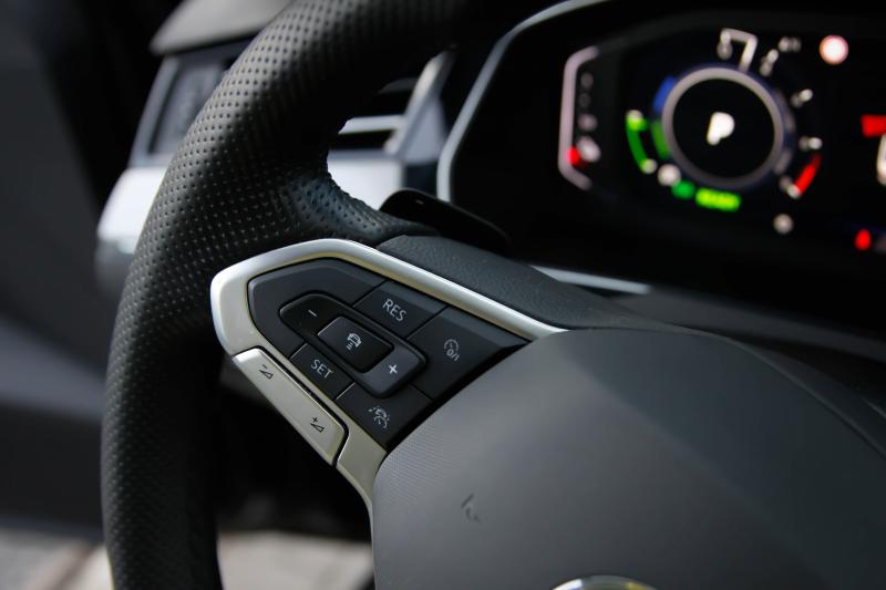 Volkswagen - Passat - pic24